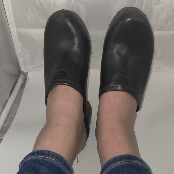 Ugg Black Leather Heeled mules. Sz 8 - Picture 7 of 8